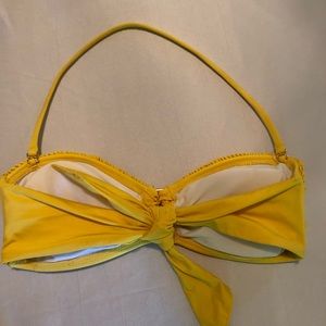 Kenneth Cole Reaction Swim - Final Sale! Kenneth Cole Ruffle bikini top Kenneth Cole Reaction Swim - Final Sale! Kenneth Cole Ruffle bikini top